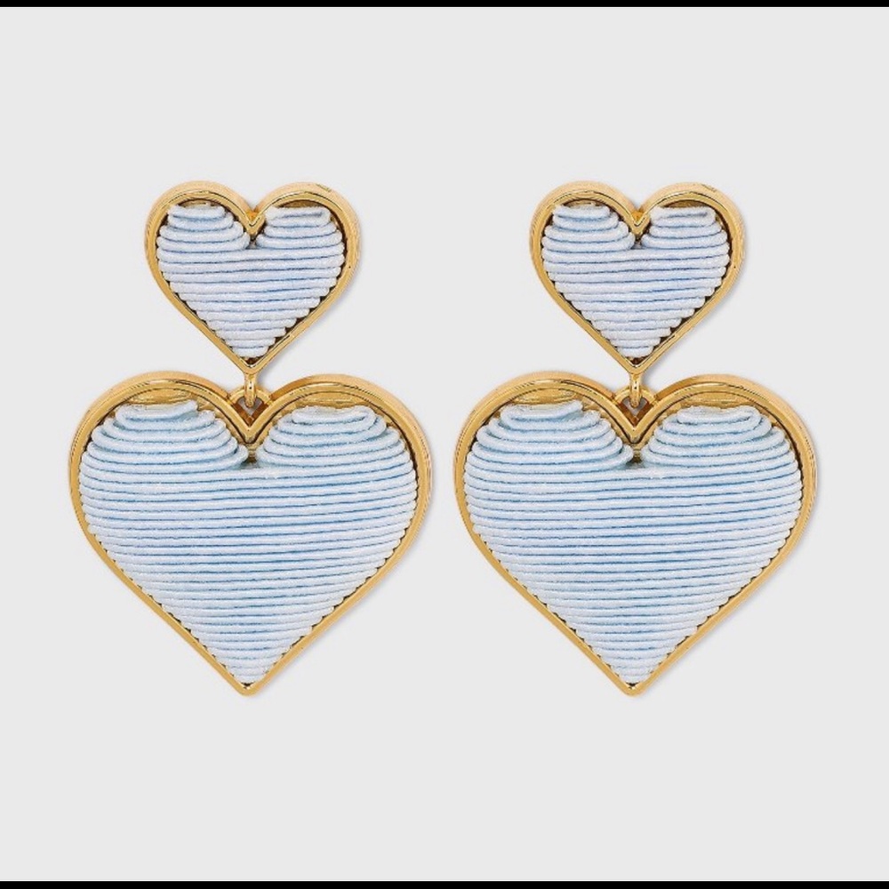 Light blue dropped heart earrings 💠